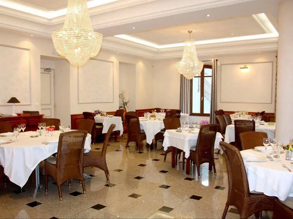 Logis - Hotel Restaurant Du Parc Cransac 3*,